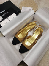 Load image into Gallery viewer, CHANEL FLATS 33
