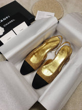 Load image into Gallery viewer, CHANEL FLATS 33
