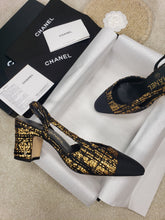 Load image into Gallery viewer, CHANEL FLATS 34
