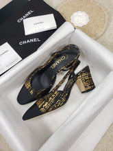 Load image into Gallery viewer, CHANEL FLATS 34
