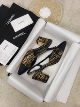 Load image into Gallery viewer, CHANEL FLATS 34
