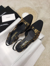 Load image into Gallery viewer, CHANEL FLATS 34
