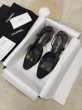 Load image into Gallery viewer, CHANEL FLATS 34
