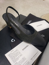 Load image into Gallery viewer, CHANEL FLATS 36

