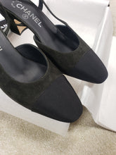 Load image into Gallery viewer, CHANEL FLATS 36
