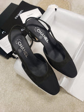 Load image into Gallery viewer, CHANEL FLATS 36
