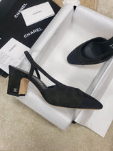 Load image into Gallery viewer, CHANEL FLATS 36
