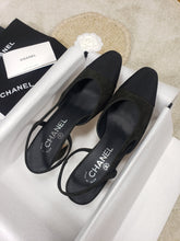 Load image into Gallery viewer, CHANEL FLATS 36
