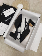 Load image into Gallery viewer, CHANEL FLATS 36
