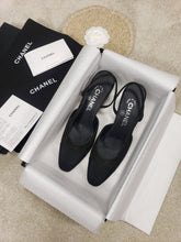 Load image into Gallery viewer, CHANEL FLATS 36
