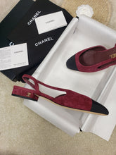Load image into Gallery viewer, CHANEL FLATS 37
