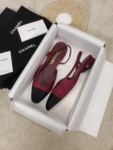 Load image into Gallery viewer, CHANEL FLATS 37
