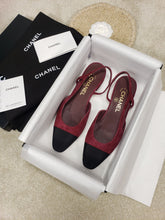 Load image into Gallery viewer, CHANEL FLATS 37
