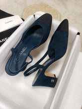 Load image into Gallery viewer, CHANEL FLATS 38
