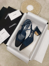 Load image into Gallery viewer, CHANEL FLATS 38

