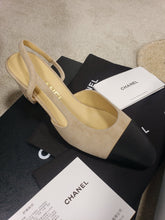 Load image into Gallery viewer, CHANEL FLATS 39
