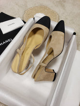 Load image into Gallery viewer, CHANEL FLATS 39
