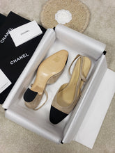 Load image into Gallery viewer, CHANEL FLATS 39
