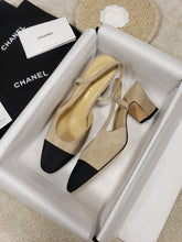 Load image into Gallery viewer, CHANEL FLATS 39
