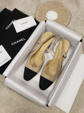 Load image into Gallery viewer, CHANEL FLATS 39
