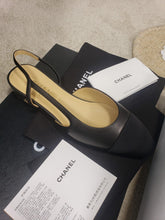 Load image into Gallery viewer, CHANEL FLATS 40
