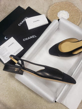 Load image into Gallery viewer, CHANEL FLATS 40
