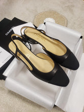 Load image into Gallery viewer, CHANEL FLATS 40
