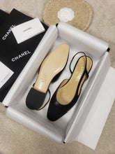 Load image into Gallery viewer, CHANEL FLATS 40
