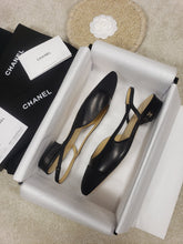 Load image into Gallery viewer, CHANEL FLATS 40
