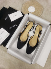 Load image into Gallery viewer, CHANEL FLATS 40
