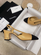 Load image into Gallery viewer, CHANEL FLATS 41
