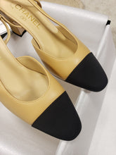 Load image into Gallery viewer, CHANEL FLATS 41
