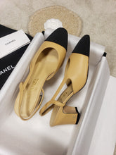 Load image into Gallery viewer, CHANEL FLATS 41
