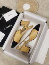 Load image into Gallery viewer, CHANEL FLATS 41
