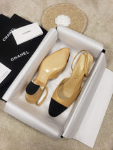 Load image into Gallery viewer, CHANEL FLATS 41
