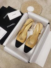 Load image into Gallery viewer, CHANEL FLATS 41
