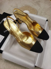 Load image into Gallery viewer, CHANEL FLATS 42

