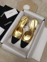 Load image into Gallery viewer, CHANEL FLATS 42
