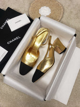 Load image into Gallery viewer, CHANEL FLATS 42
