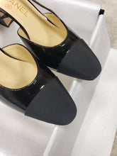 Load image into Gallery viewer, CHANEL FLAT 43

