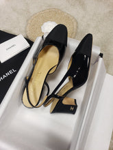 Load image into Gallery viewer, CHANEL FLAT 43
