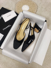 Load image into Gallery viewer, CHANEL FLAT 43
