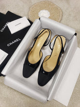 Load image into Gallery viewer, CHANEL FLAT 43
