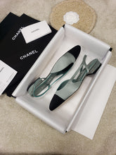 Load image into Gallery viewer, CHANEL FLAT 44
