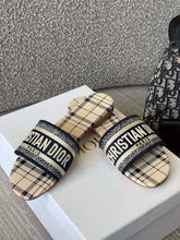 Load image into Gallery viewer, DIOR SLIPPERS 5
