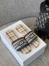 Load image into Gallery viewer, DIOR SLIPPERS 5
