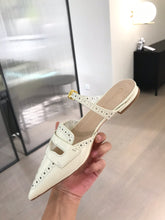 Load image into Gallery viewer, DIOR FLATS 25
