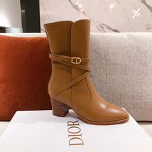 Load image into Gallery viewer, DIOR BOOTS 31
