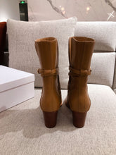 Load image into Gallery viewer, DIOR BOOTS 31
