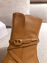Load image into Gallery viewer, DIOR BOOTS 31
